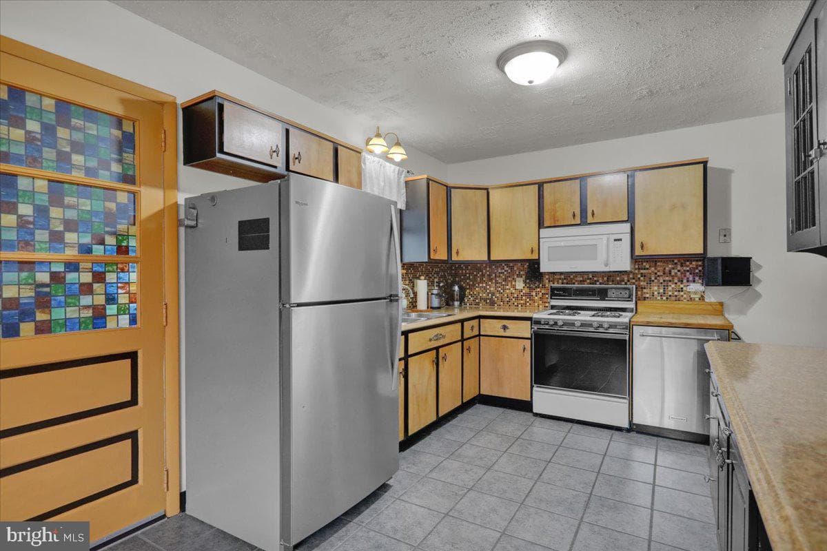 160 W 48th Street photo 9