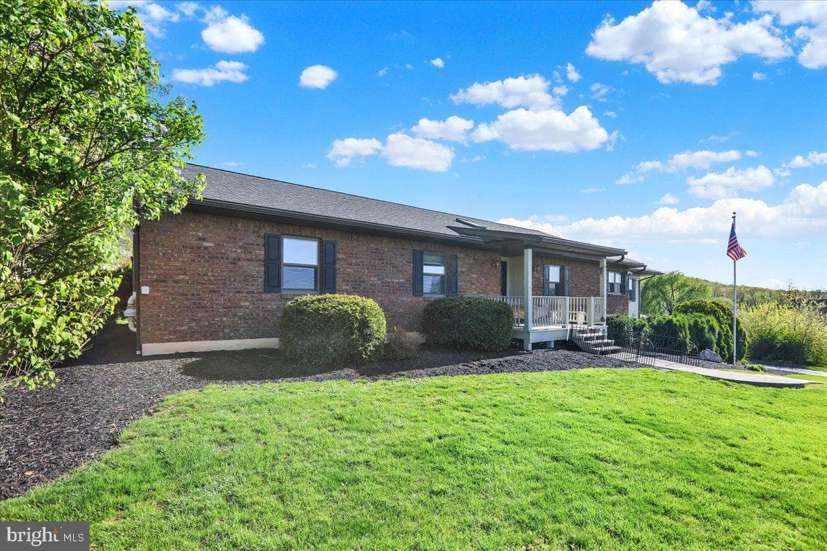 314 Sycamore Lane photo 2