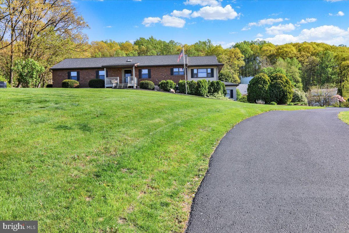 314 Sycamore Lane photo 3
