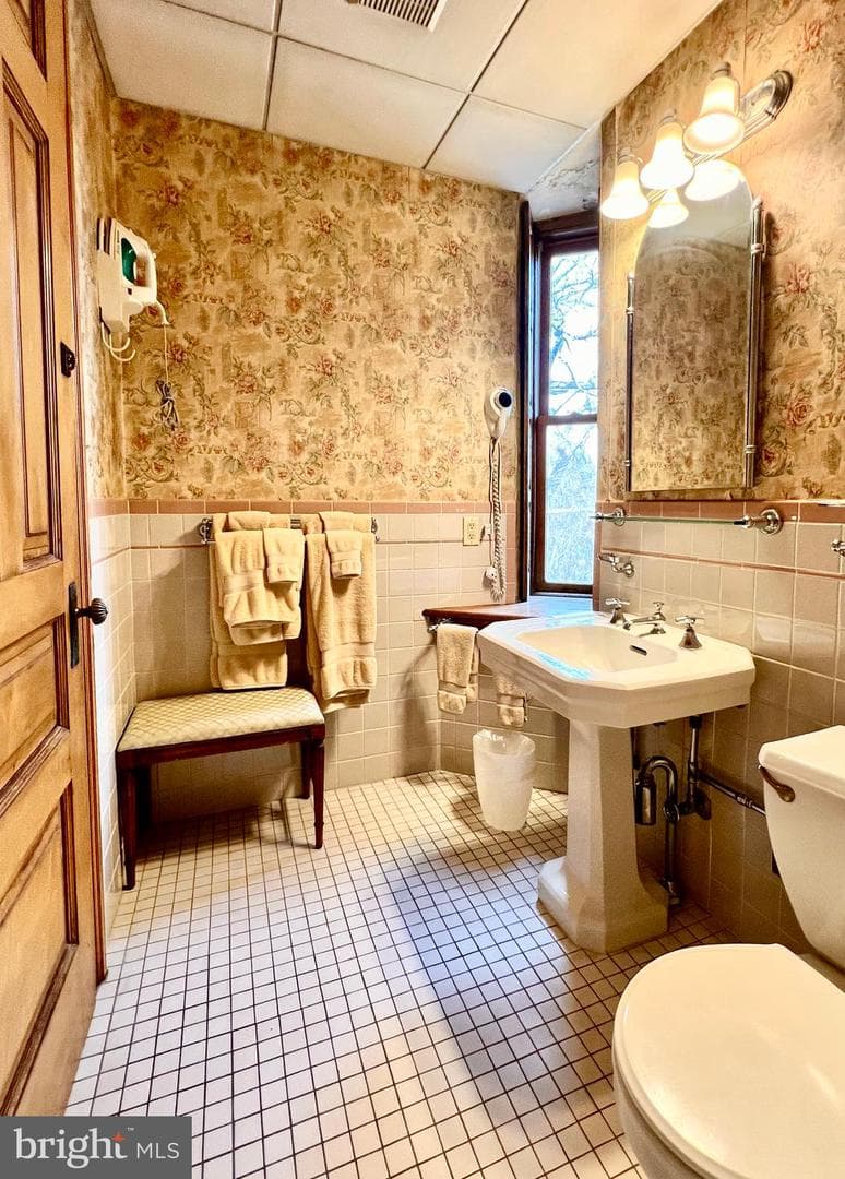 1120 Centre Avenue photo 34