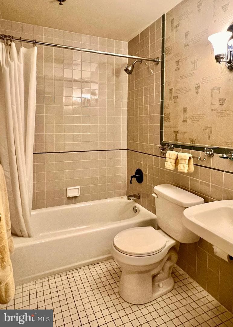 1120 Centre Avenue photo 42