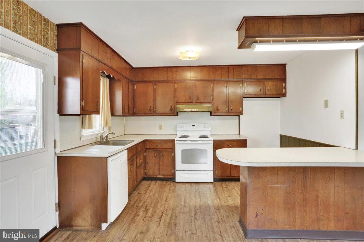 410 Laurelwood Drive photo 13