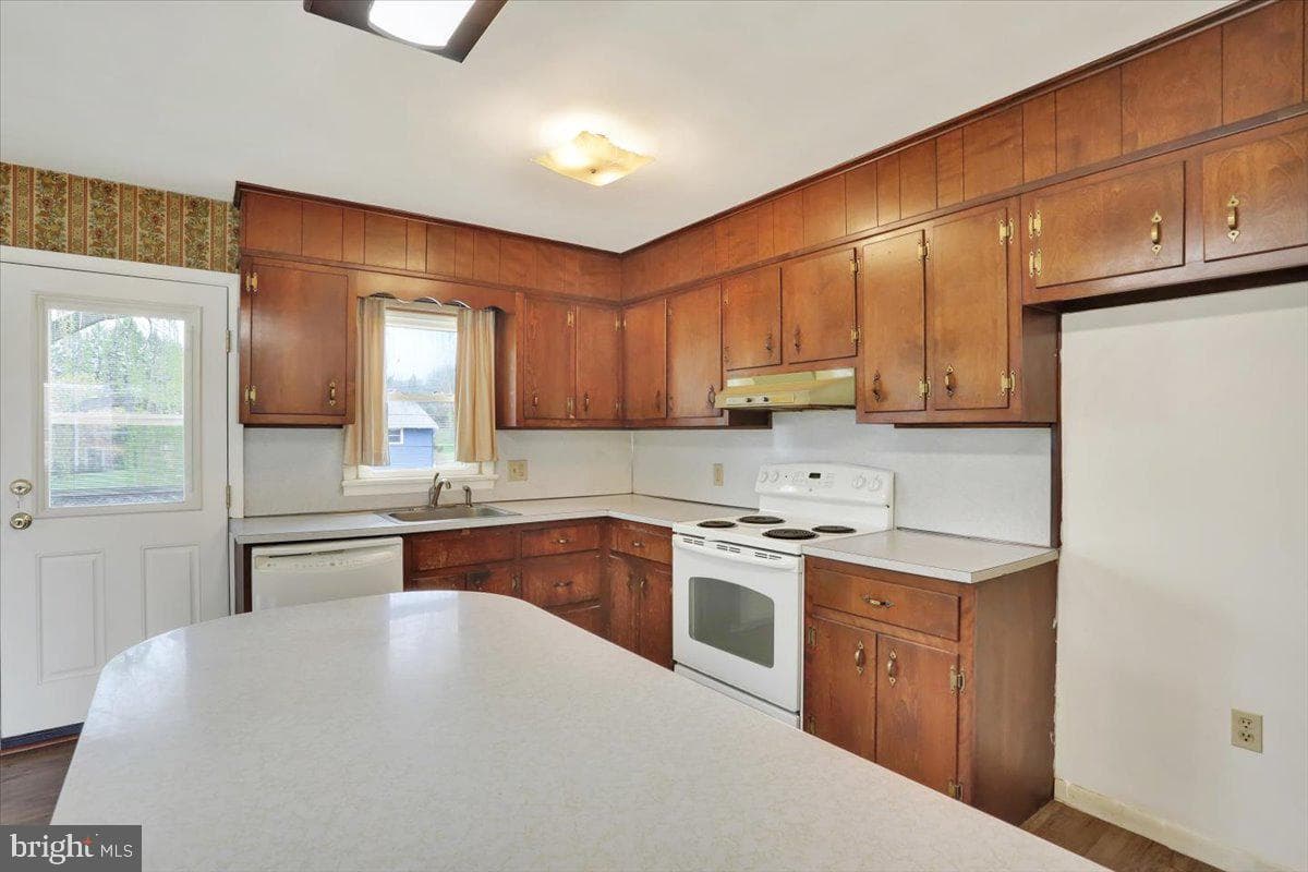 410 Laurelwood Drive photo 15