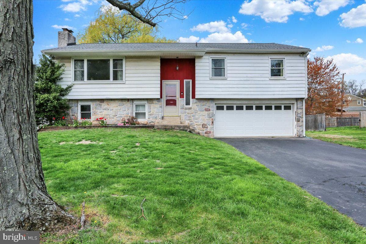 410 Laurelwood Drive photo 2
