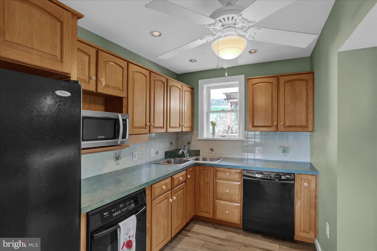 1032 W Leesport Road photo 16