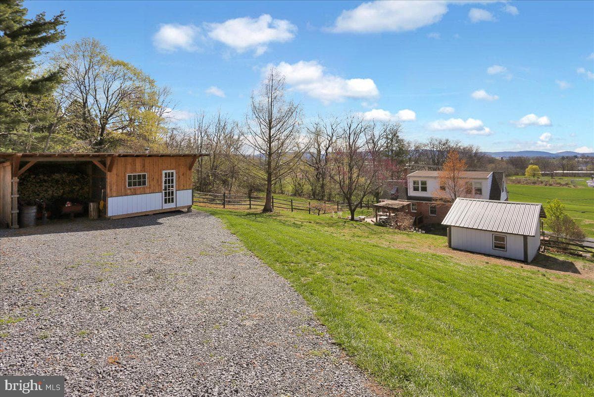 1032 W Leesport Road photo 4