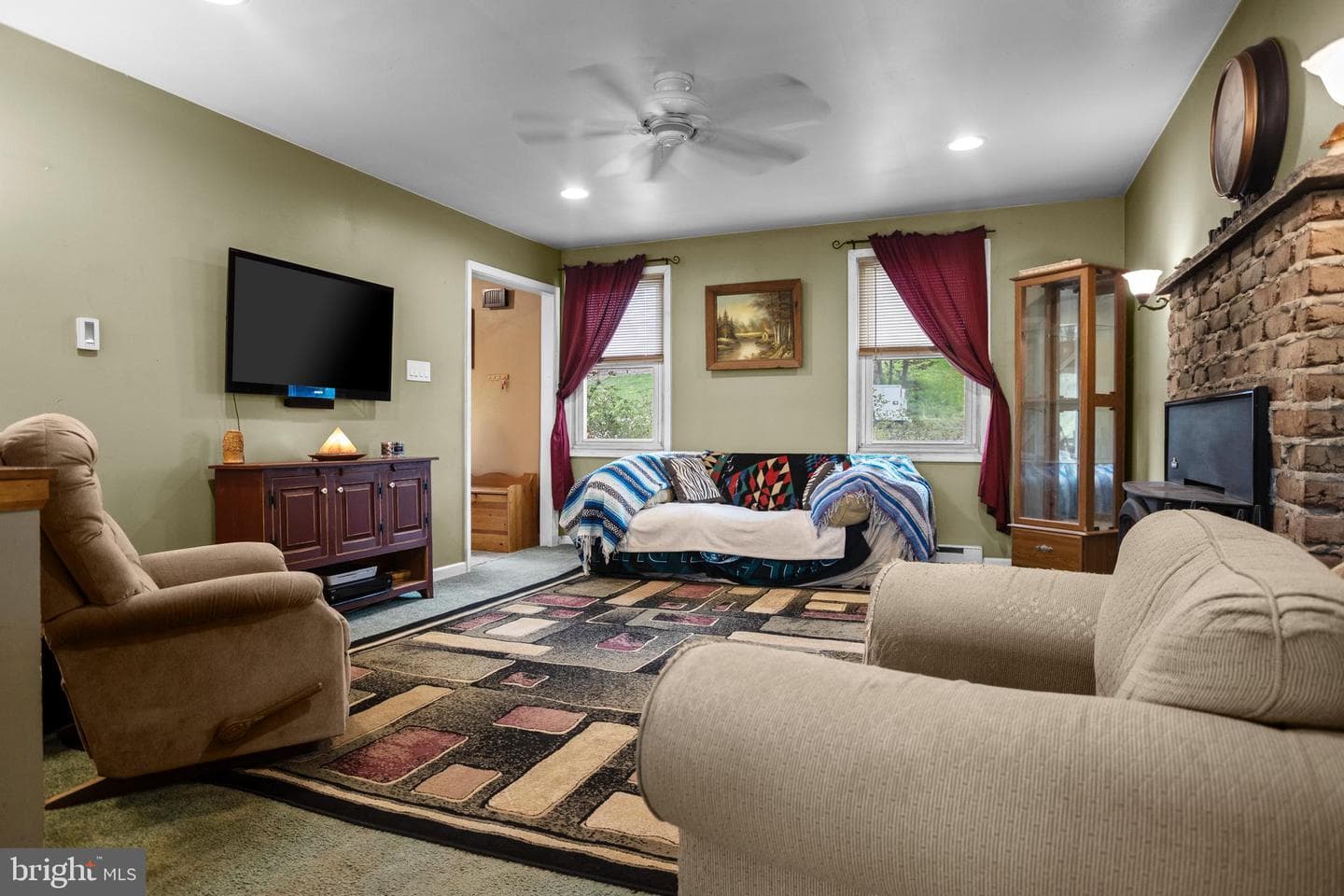 38 Lindy Lane photo 5
