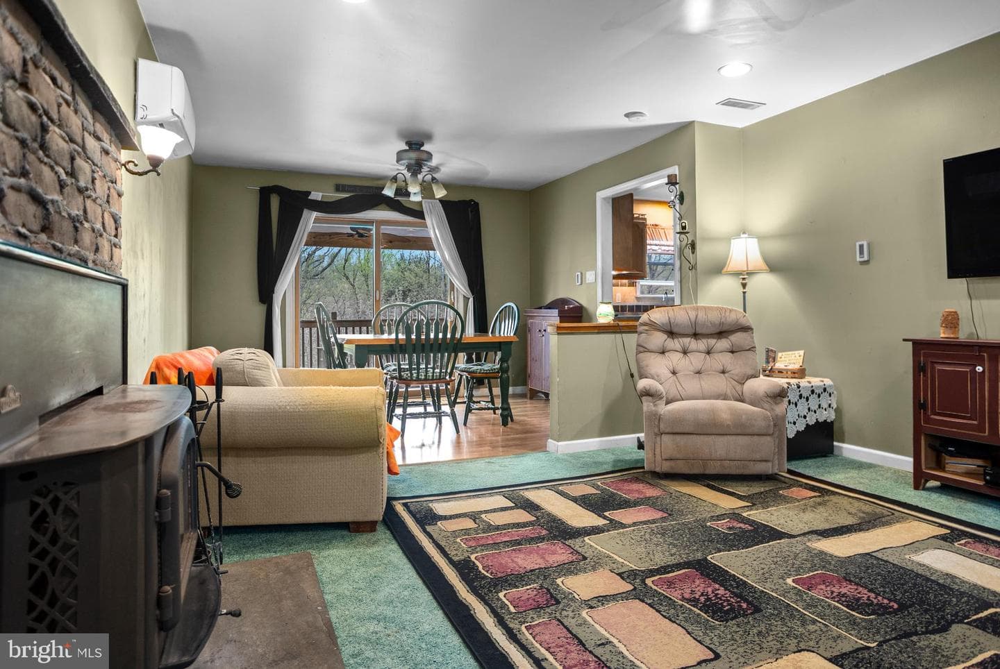 38 Lindy Lane photo 6