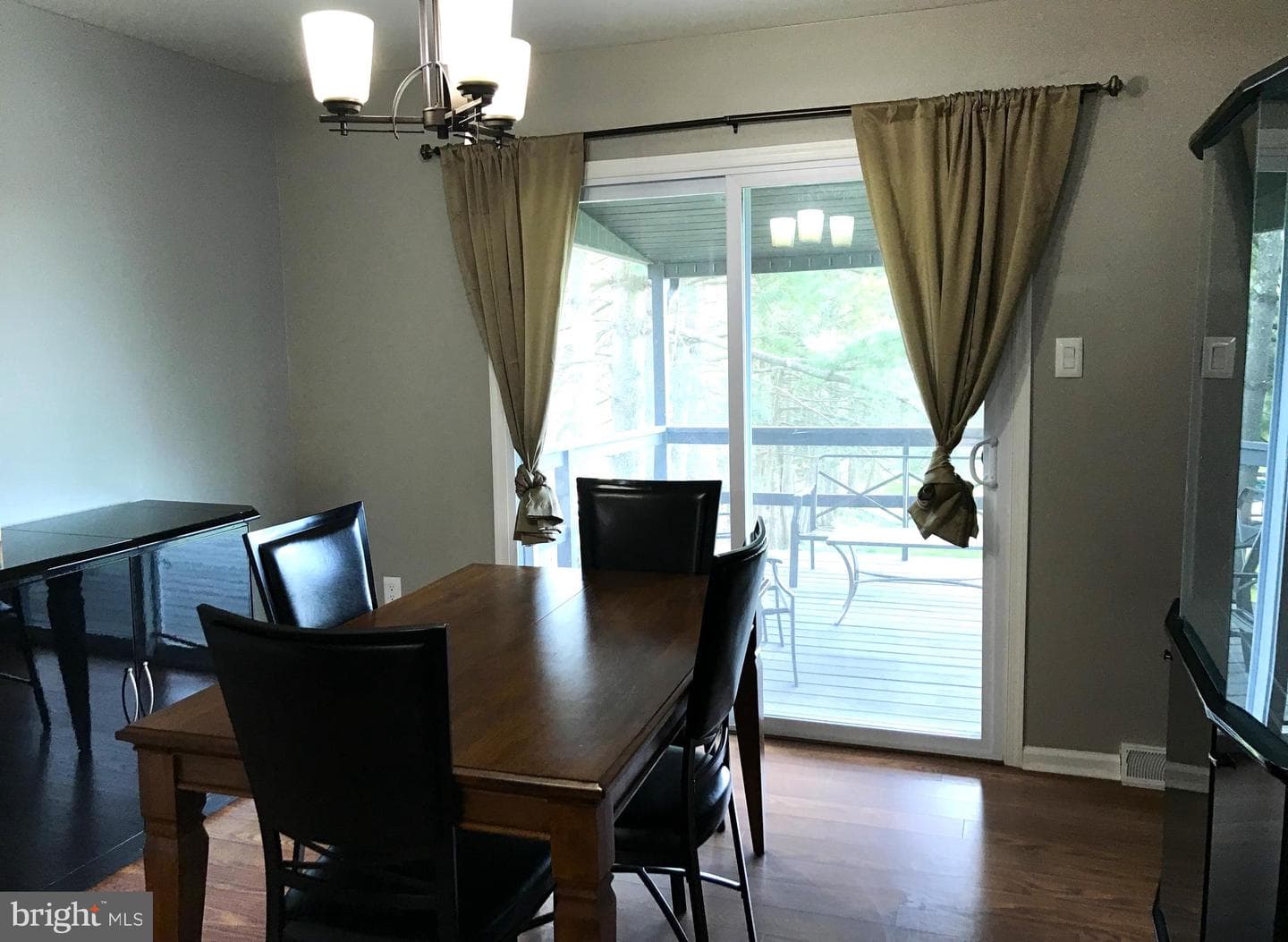 211 New Castle Drive photo 8
