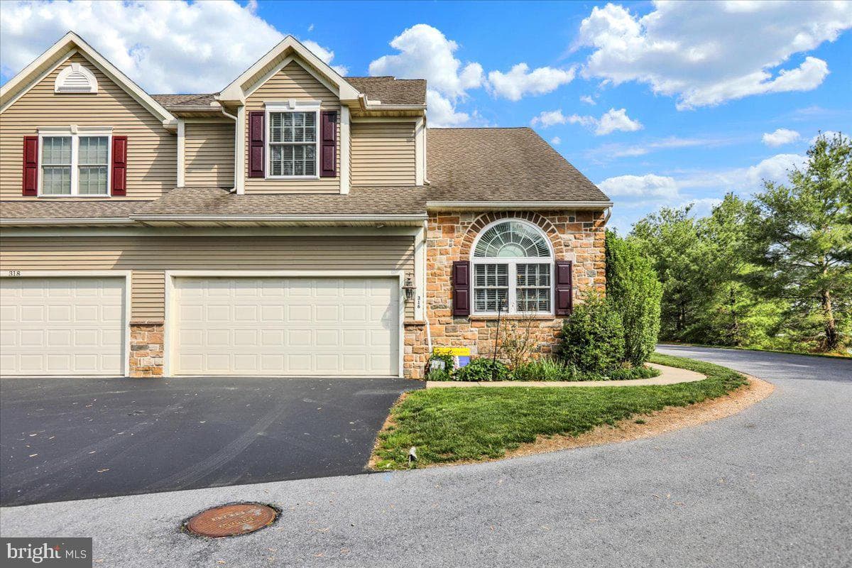 316 Emerald Lane photo 4
