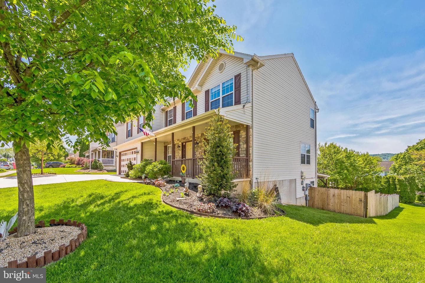 389 Mountain Bl photo 2