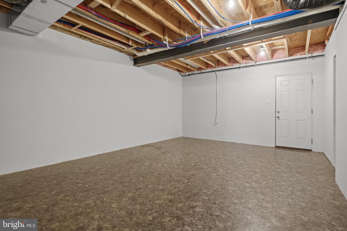 805 Heather Way photo 12