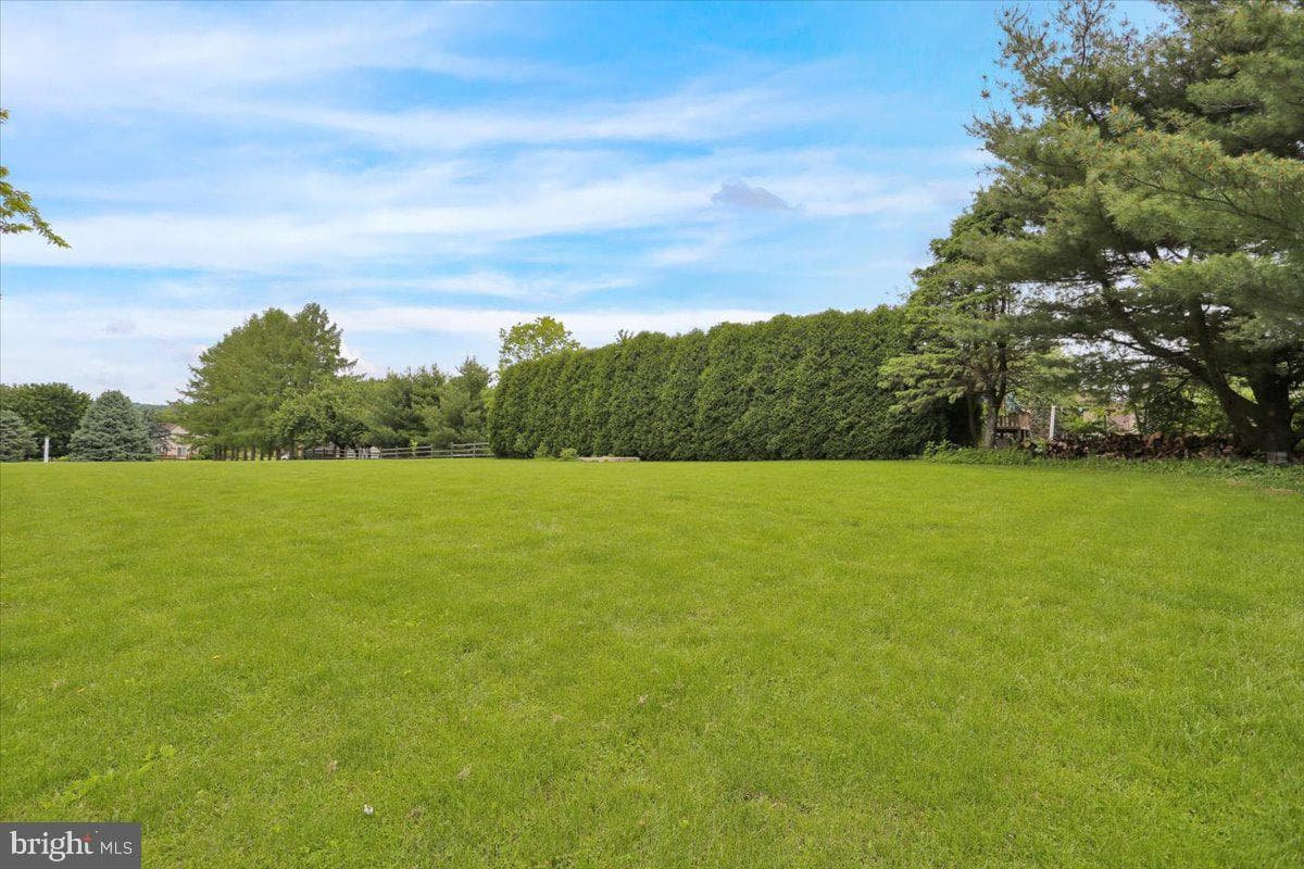281 Sharadin Road photo 35