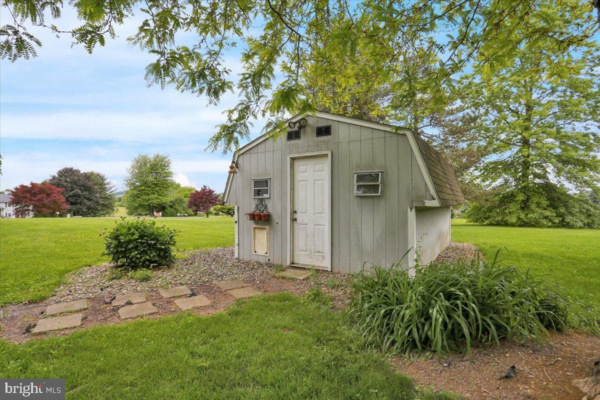 281 Sharadin Road photo 37