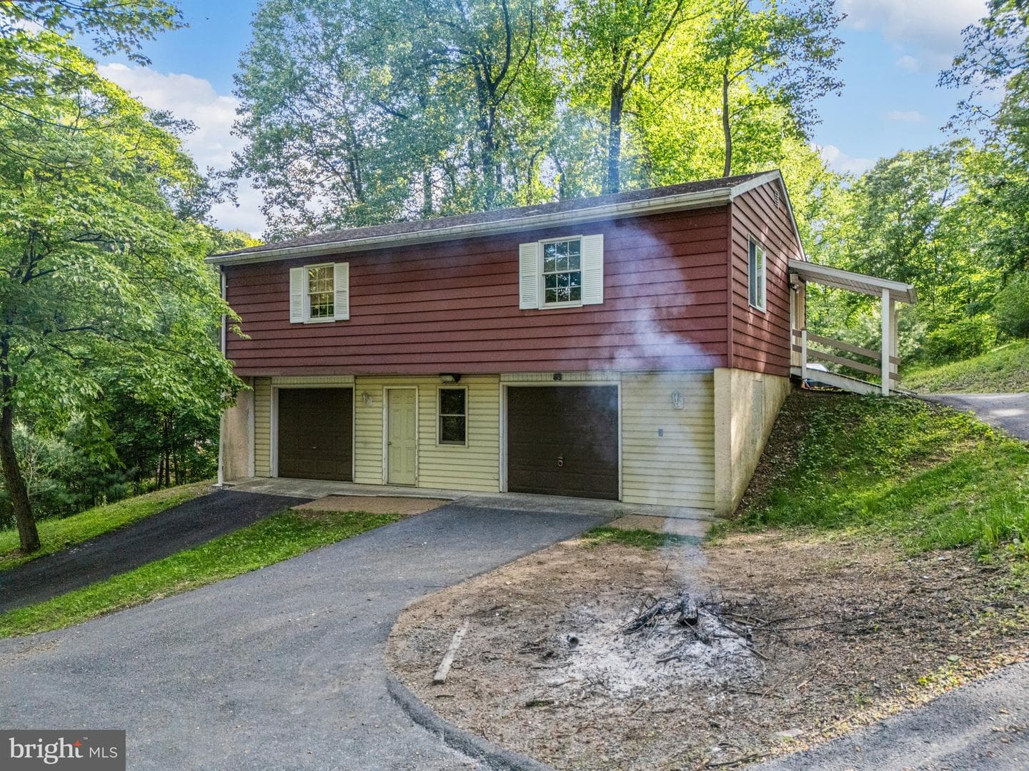 2033 Weisstown Road photo 4