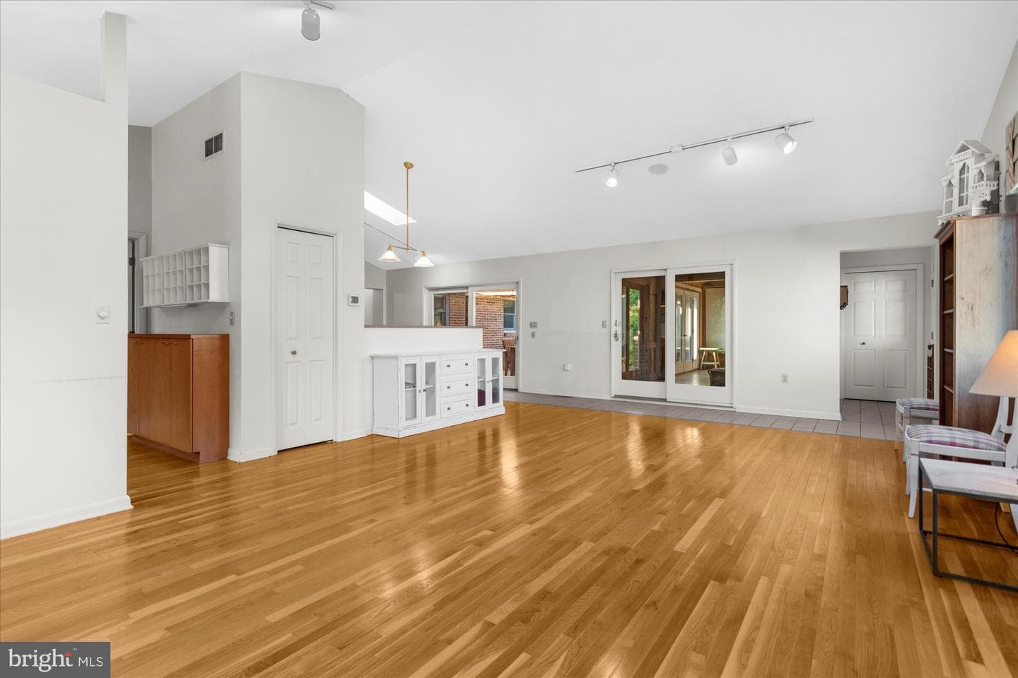 464 E Walnut Street photo 10