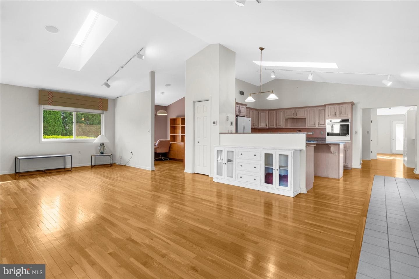 464 E Walnut Street photo 12