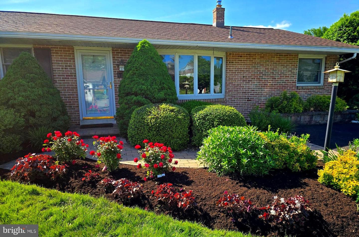 464 E Walnut Street photo 2