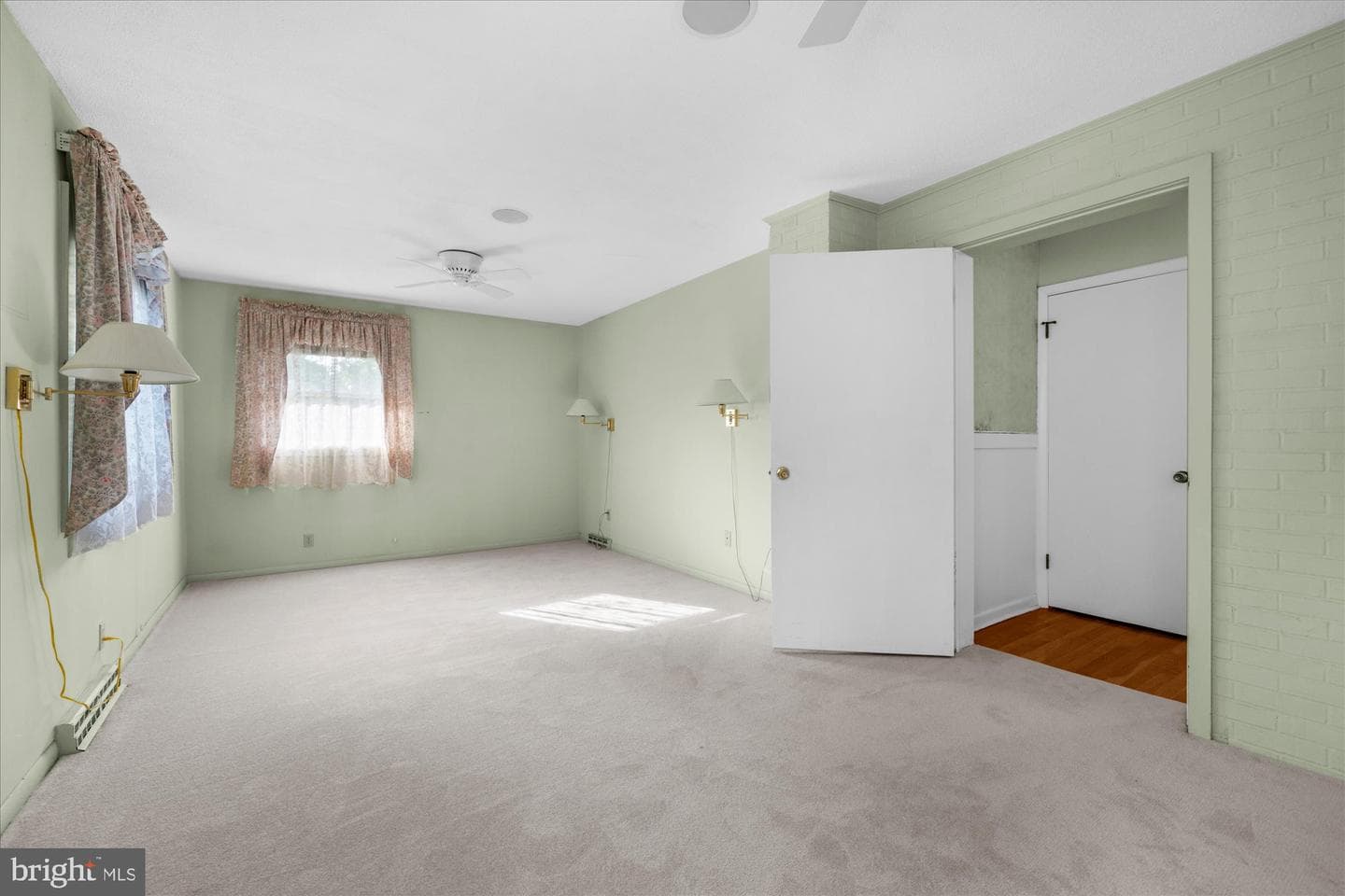 464 E Walnut Street photo 20