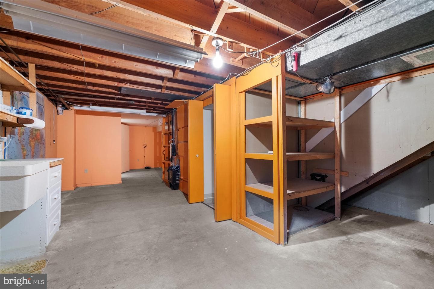 464 E Walnut Street photo 23