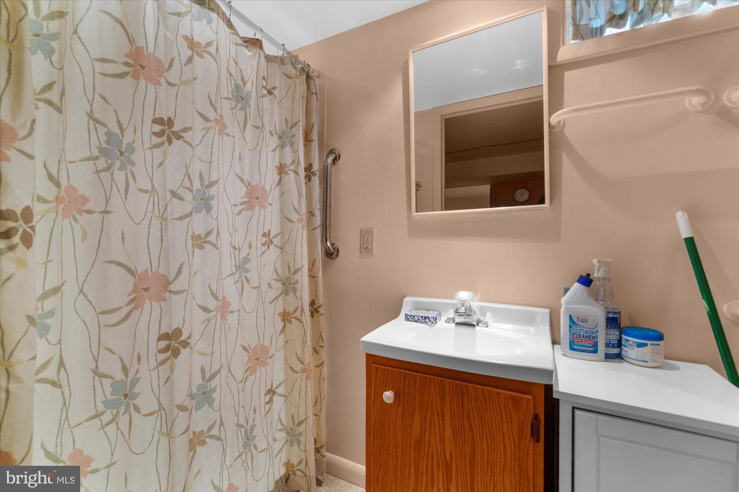 464 E Walnut Street photo 24