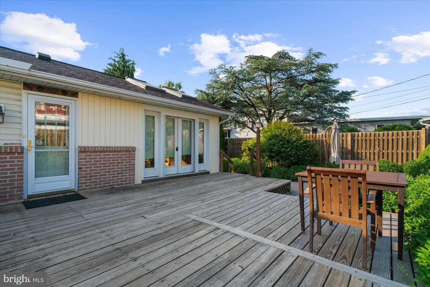 464 E Walnut Street photo 31