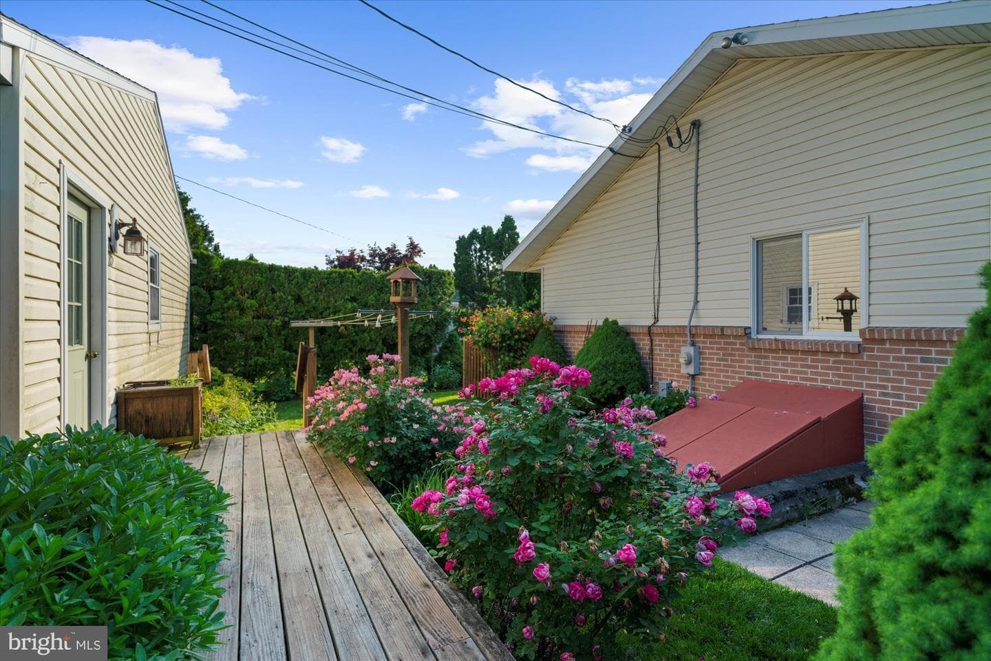 464 E Walnut Street photo 32