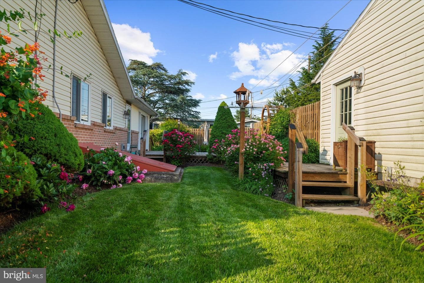 464 E Walnut Street photo 35