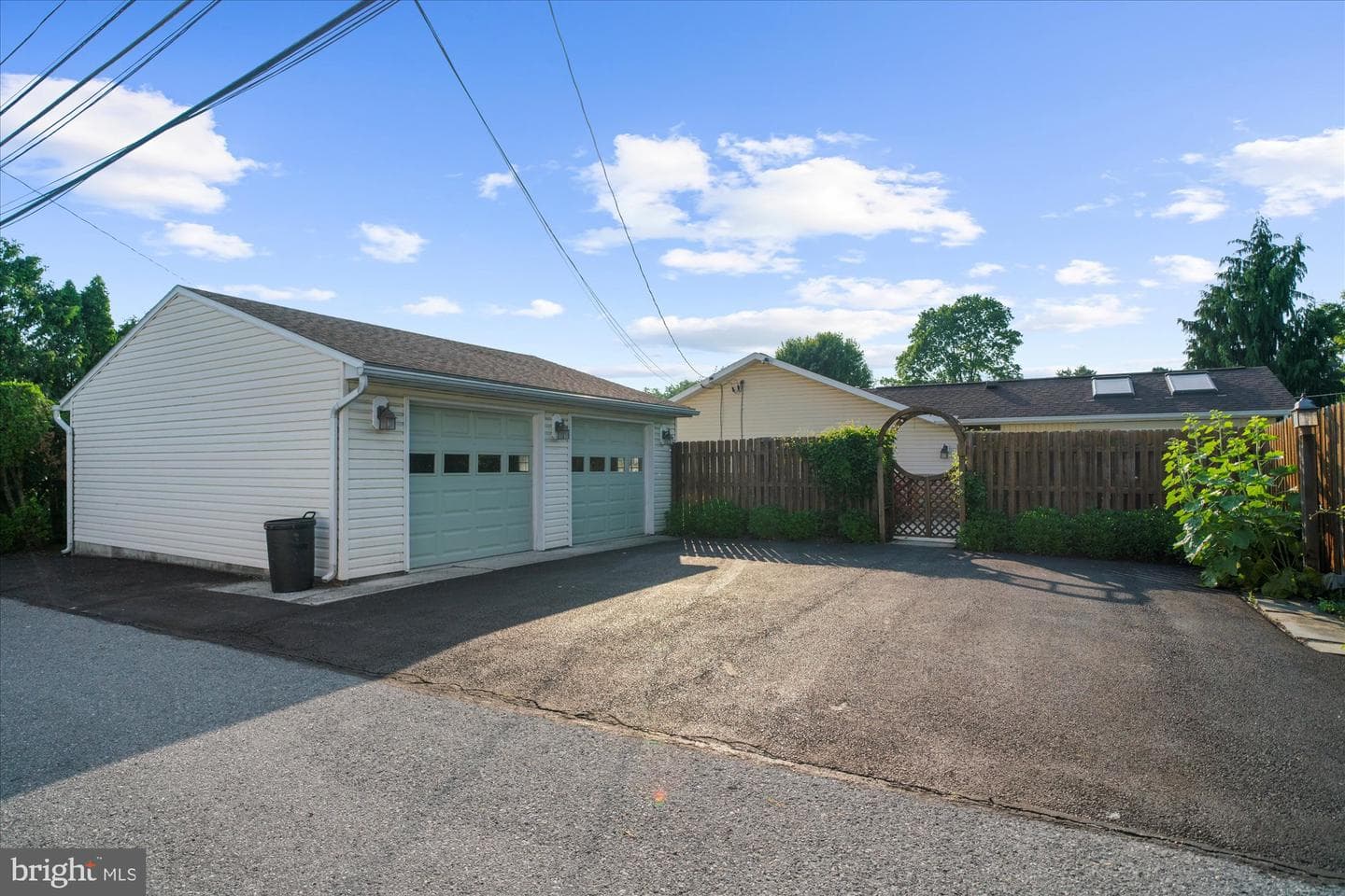 464 E Walnut Street photo 37
