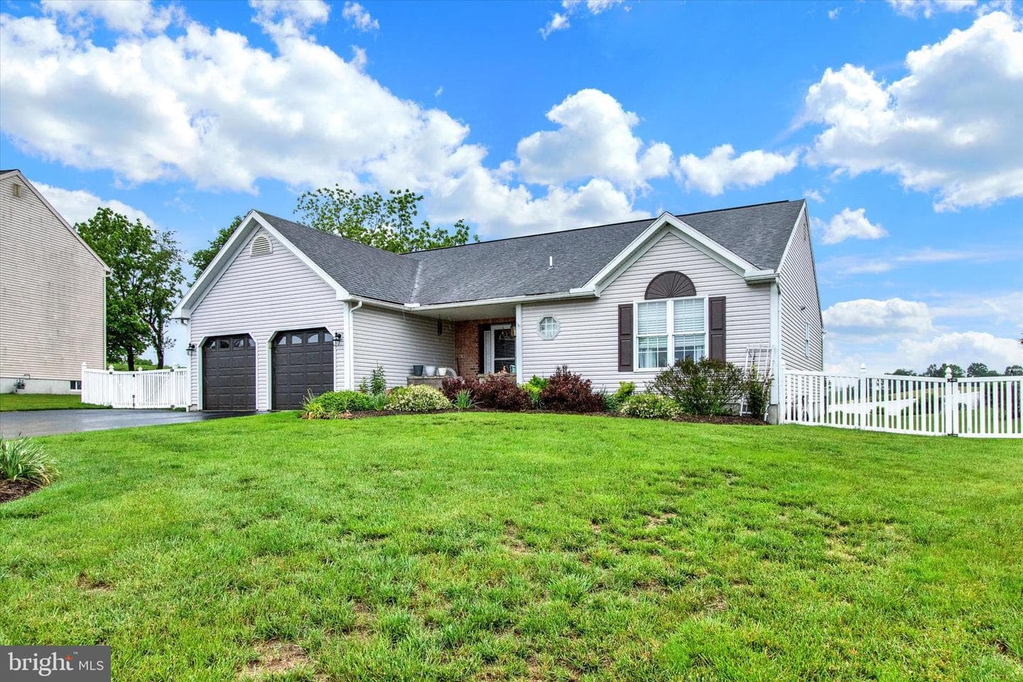 60 Walnut Drive W photo 2