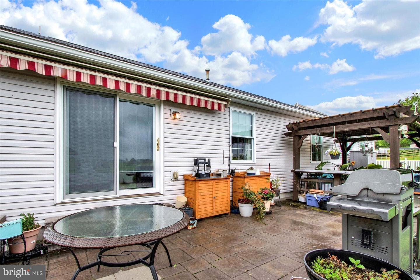 60 Walnut Drive W photo 21
