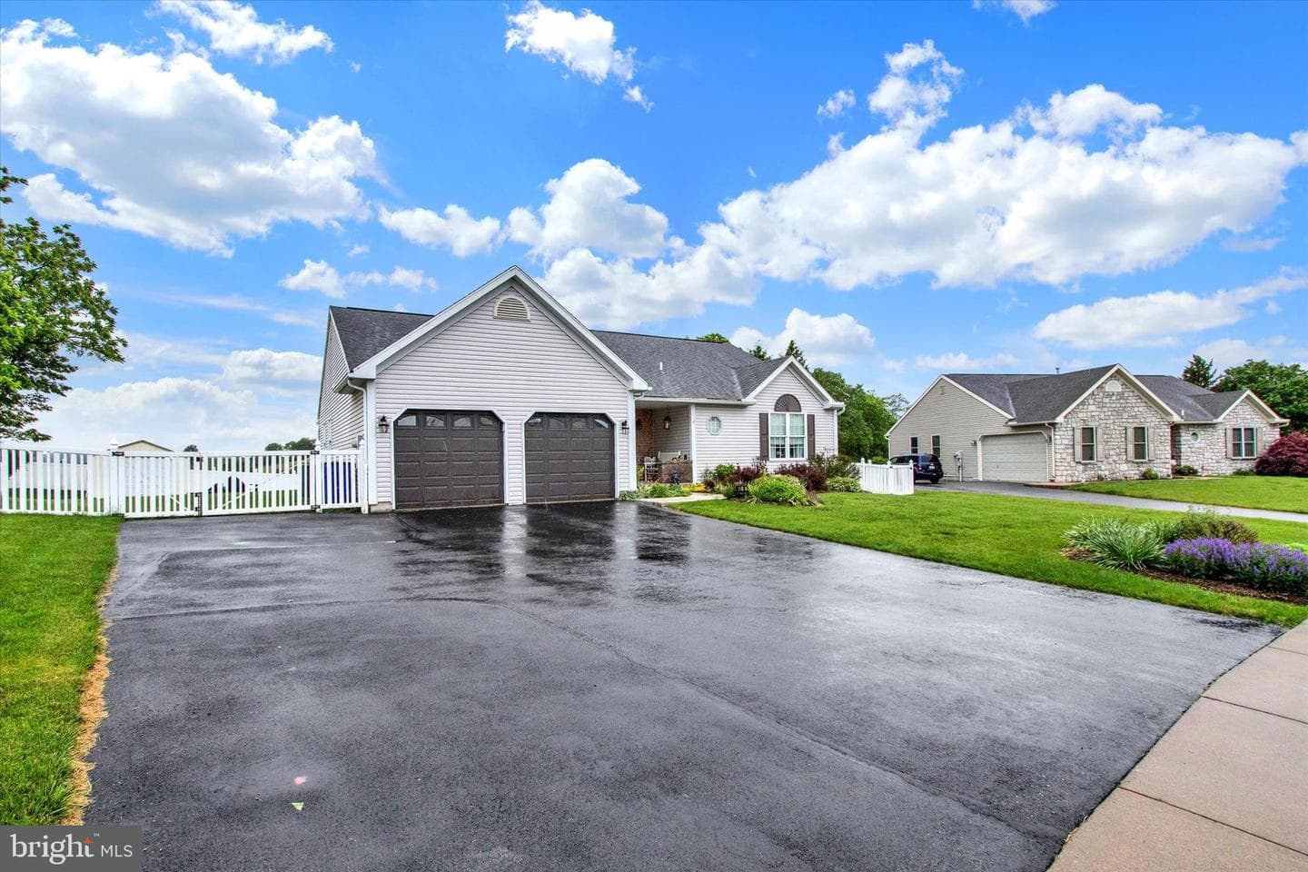 60 Walnut Drive W photo 24