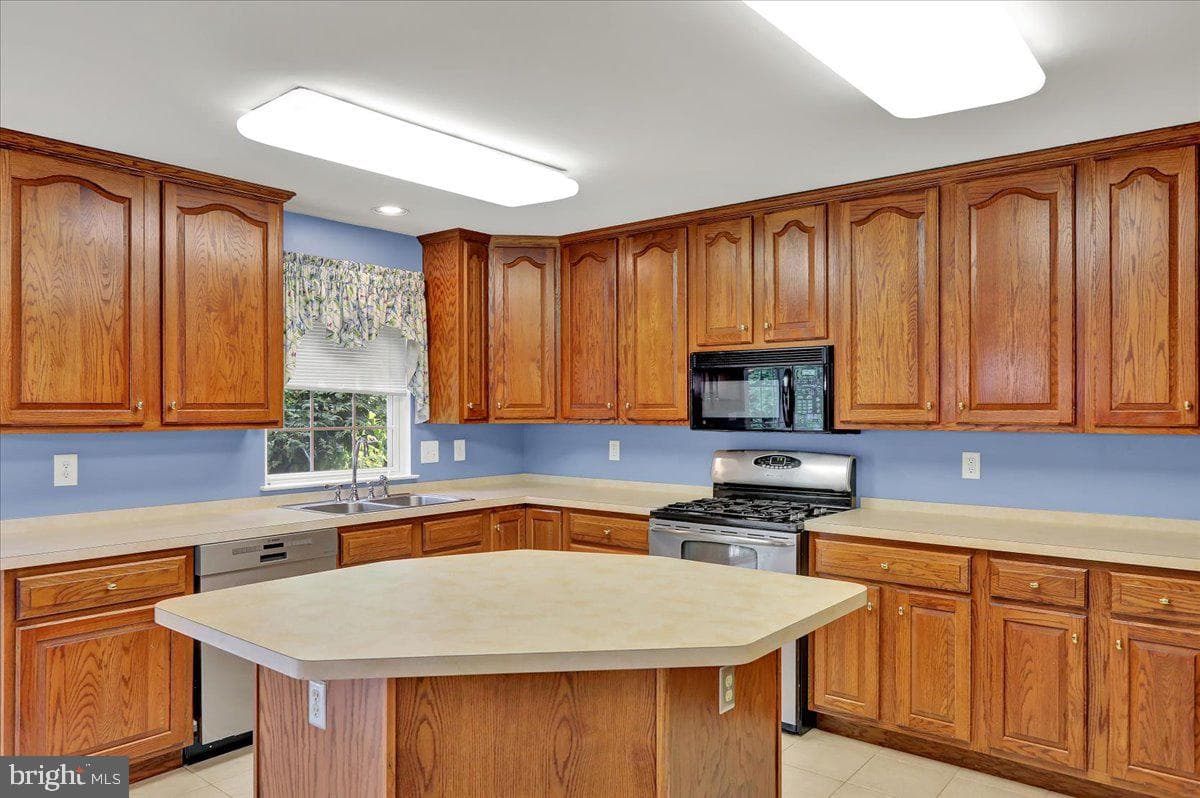 203 Barrington Drive photo 10