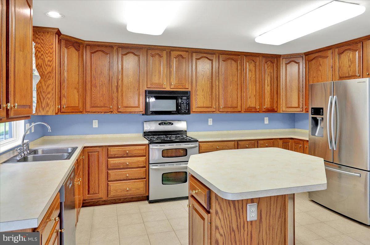 203 Barrington Drive photo 11