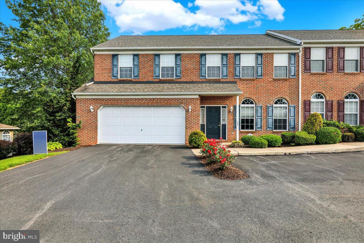 203 Barrington Drive photo 3