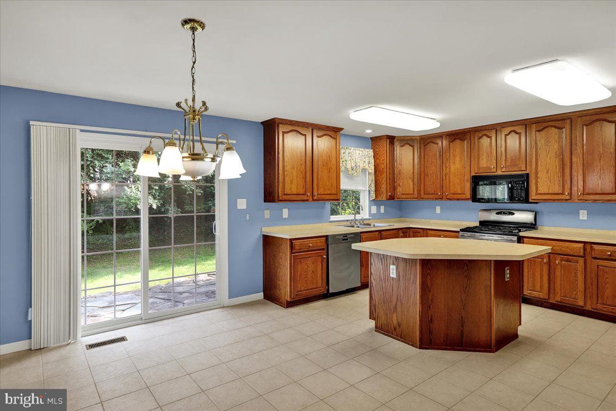 203 Barrington Drive photo 9