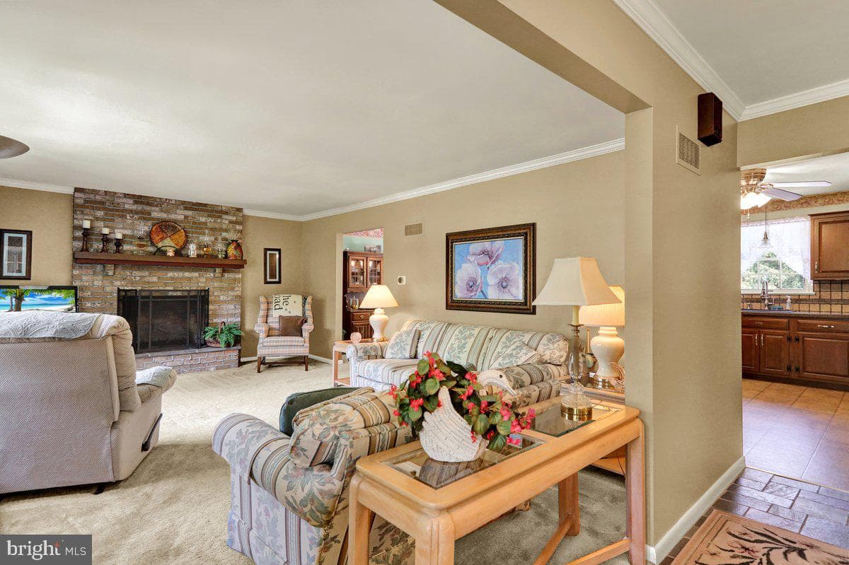 565 Shelbourne Road photo 9