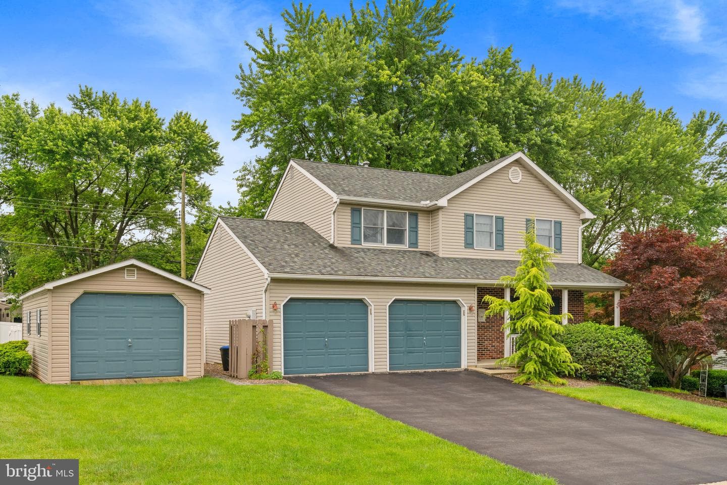 1036 Boeshore Circle photo 2