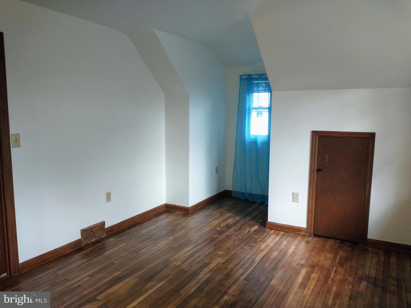 512 Mifflin Boulevard photo 37