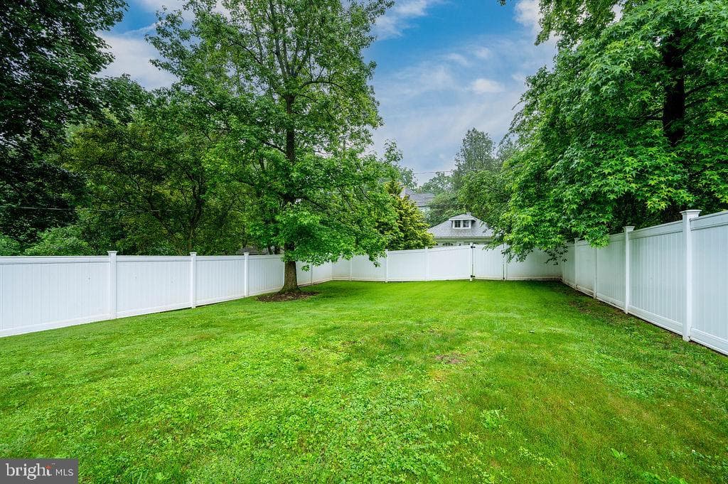 2170 Reading Blvd photo 10