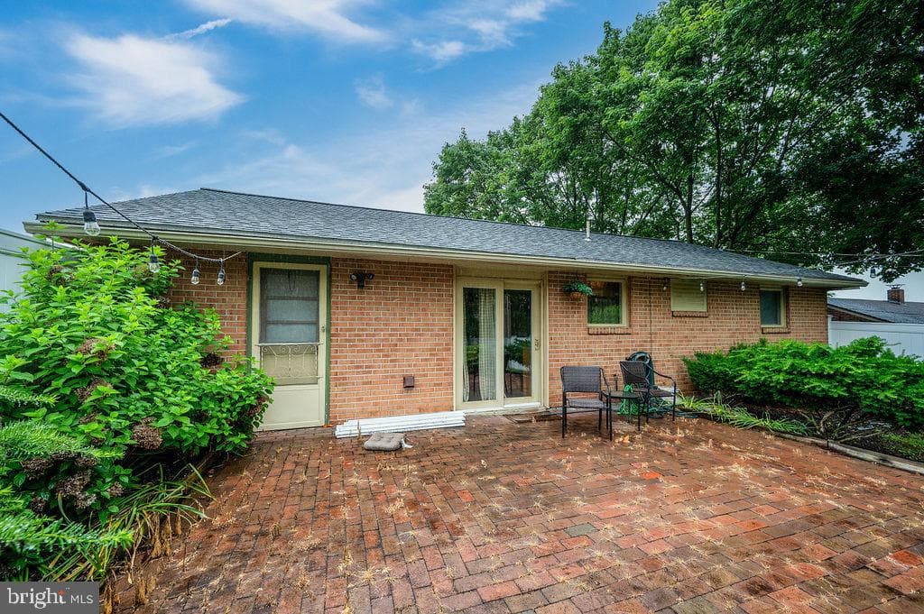 2170 Reading Blvd photo 11