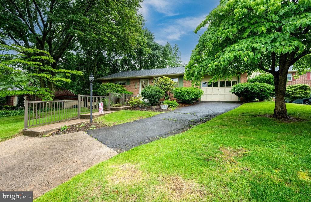 2170 Reading Blvd photo 2