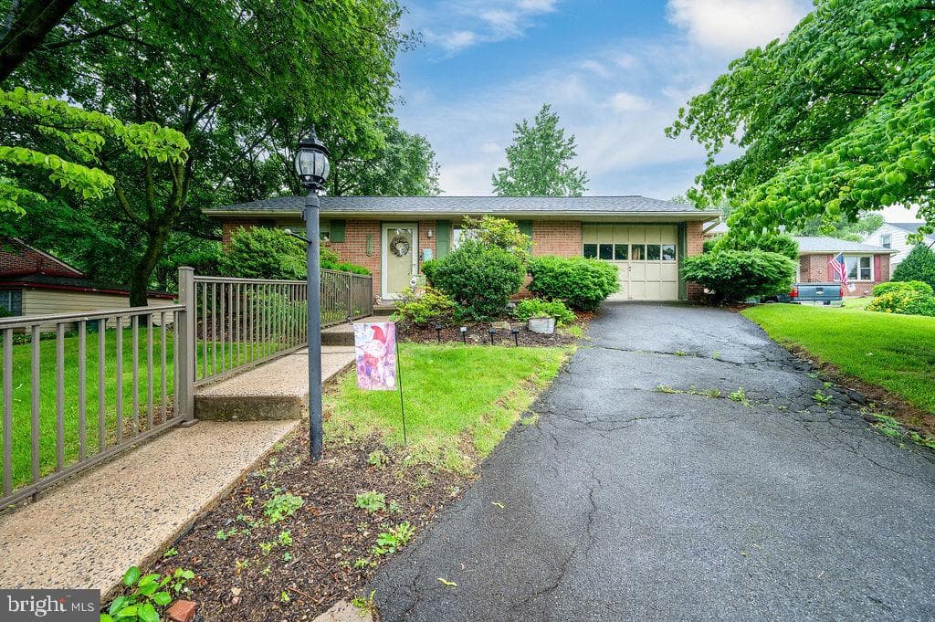 2170 Reading Blvd photo 4