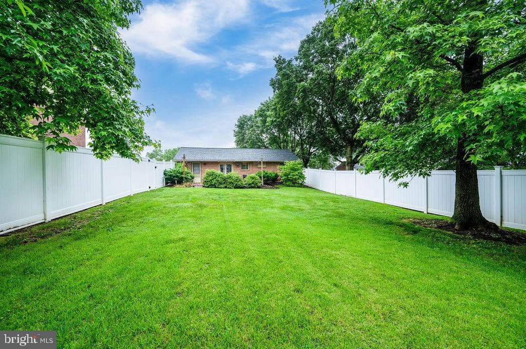 2170 Reading Blvd photo 8