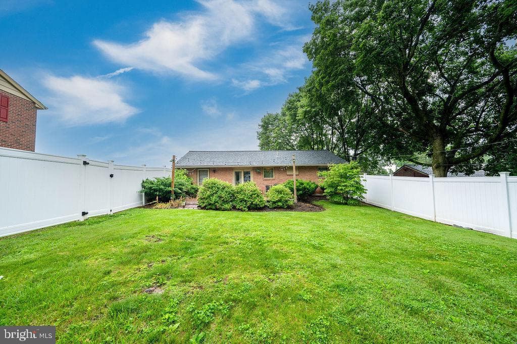 2170 Reading Blvd photo 9