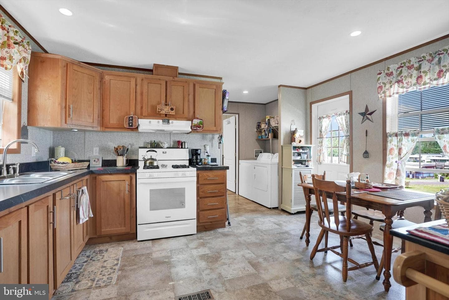 325 Bordic Road photo 7
