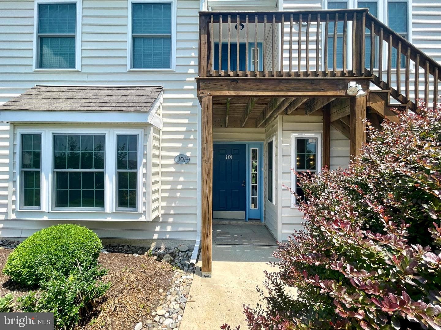 101 Lexington Way photo 2