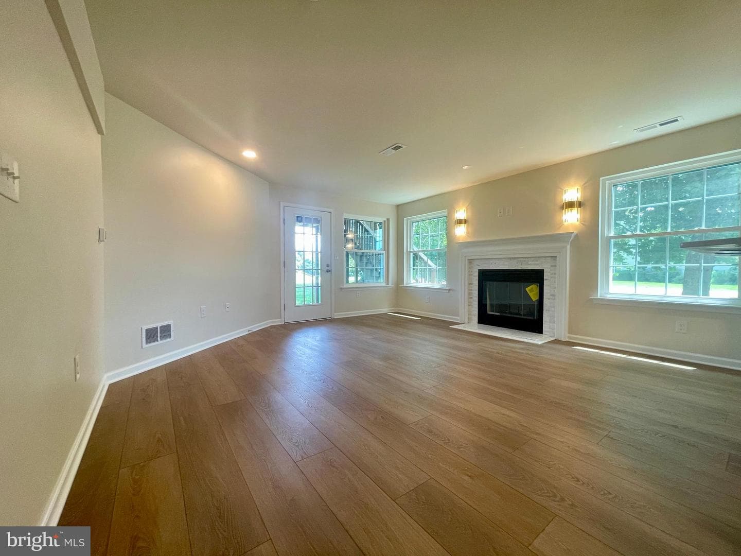 101 Lexington Way photo 7