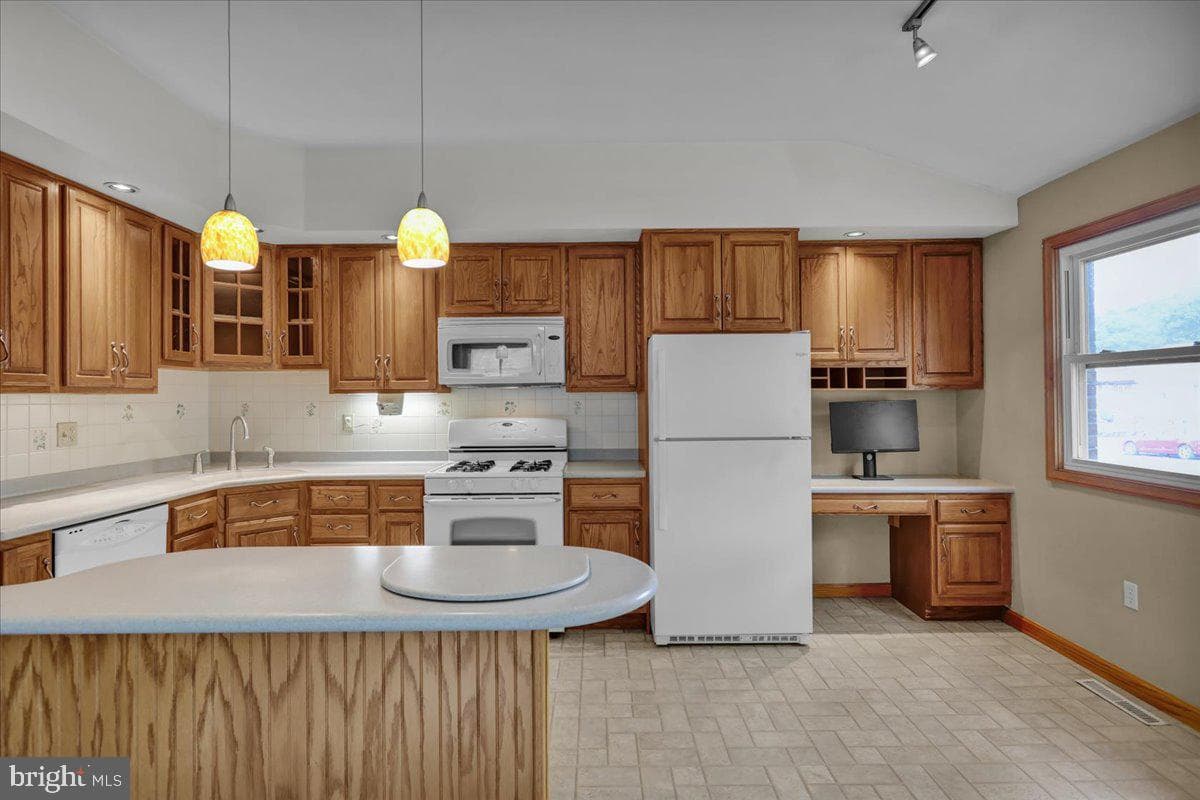 200 Columbia Avenue photo 8