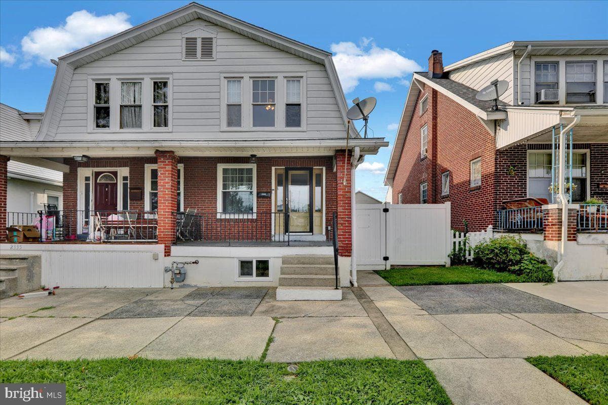 2333 Noble Street photo 1